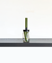 Afbeelding in Gallery-weergave laden, Pot met groene kaarsen
